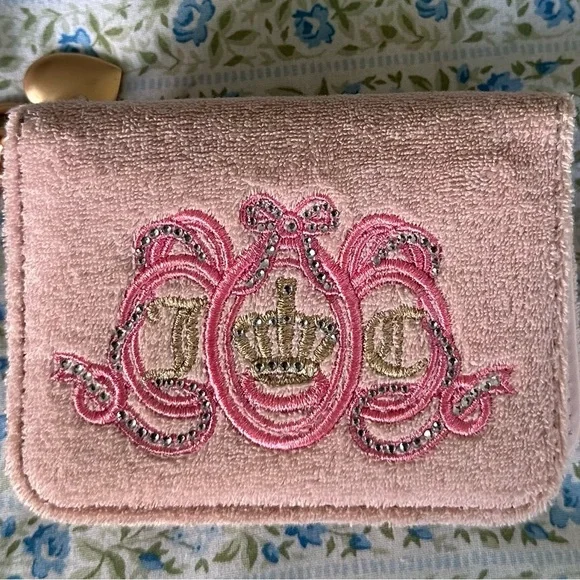Juicy Couture Satchel in Cream with Heart Charm - Picture 5 of 8